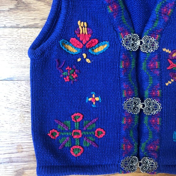 VINTAGE GAP 90s unique grannycore knit embroidered vest w/ ornate clasps | XXS - Picture 2 of 8